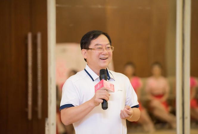 Làm việc nghiêm túc cũng có cái 'thiệt thòi' Nhà báo Lê Xuân Sơn - TBT báo Tiền Phong, Trưởng BTC cuộc thi trong buổi tiếp xúc với các thí sinh Chung khảo phía Nam. Ảnh: Hồng Vĩnh.