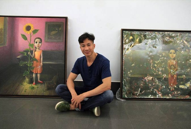 Lưu Tuyền: Ðeo mặt nạ vẽ búp bê Lưu Tuyền tại triển lãm cá nhân lần thứ hai mang tên Hiện thực hoàn hảo tháng 6/2018. Ảnh: N.M.Hà