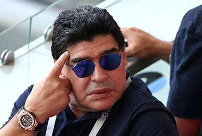 Maradona xin lỗi FIFA vì chỉ trích trọng tài là 'kẻ cướp' Maradona xin lỗi FIFA vì chỉ trích trọng tài là 'kẻ cướp'