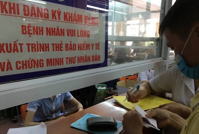 Dân chưa tin chất lượng khám chữa bệnh cơ sở Số lượt khám chữa bệnh tại tuyến y tế cơ sở chiếm trên 70% tổng số lượt KCB BHYT. Ảnh: Nhật Minh.