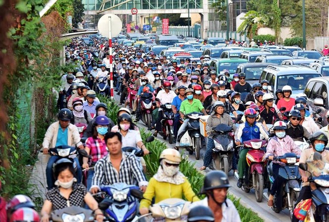 “Ðầu tàu kinh tế” thiếu… tiền Tình trạng kẹt xe ở TPHCM vẫn diễn biến phức tạp vì rất nhiều dự án đầu tư hạ tầng bị cắt giảm do thiếu tiền đầu tư. Ảnh: H.T.