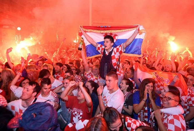 Vào chung kết World Cup, Croatia tạo mưa kỷ lục Niềm vui của cổ động viên Croatia