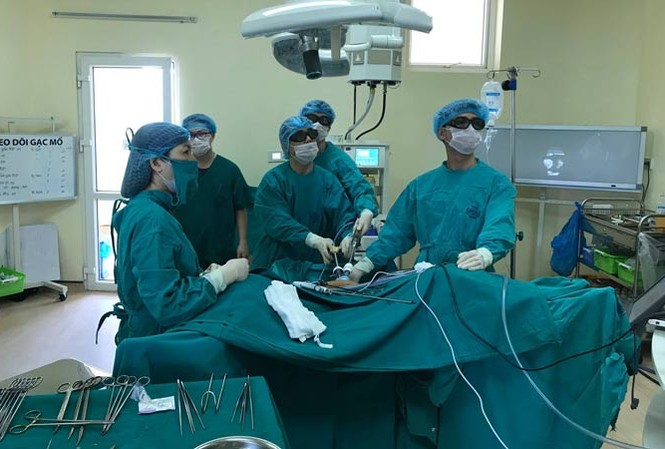 Ung thư di căn vì tự ý điều trị Bác sĩ BV K phẫu thuật cho bệnh nhân ung thư.