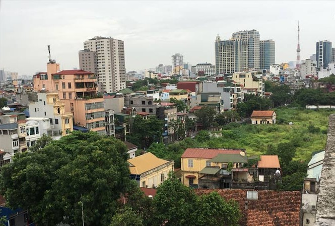 Dự án om 'đất vàng' vẫn ung dung tồn tại Dự án 94 Lò Ðúc cũng là một vị trí đắc địa nhưng đang bỏ hoang phí. Ảnh: Tuấn Nguyễn.