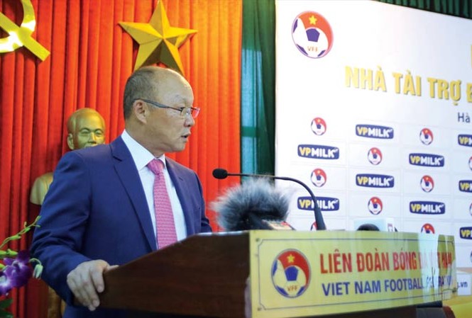 Olympic Việt Nam tăng tốc cho Asiad 2018 HLV Park Hang Seo nhận định các ÐTVN cần làm tốt hơn khâu thể lực vì đây là điều kiện cần cho sự phát triển. Ảnh: Anh Ngọc.