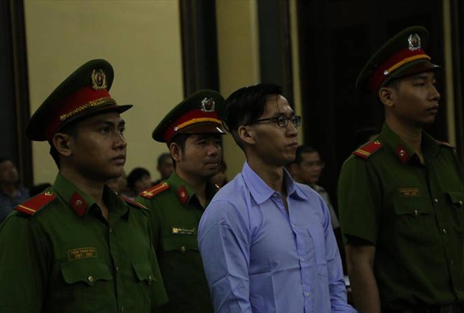 Trục xuất William Nguyen khỏi Việt Nam William Nguyen tại phiên tòa. Ảnh: Tân Châu.