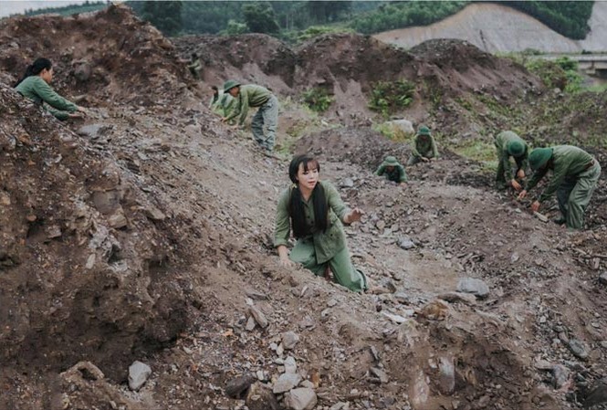MV “Cúc ơi” tri ân 10 cô gái Ðồng Lộc MV “Cúc ơi” của Tố Nga được đầu tư kỹ lưỡng như phim điện ảnh.