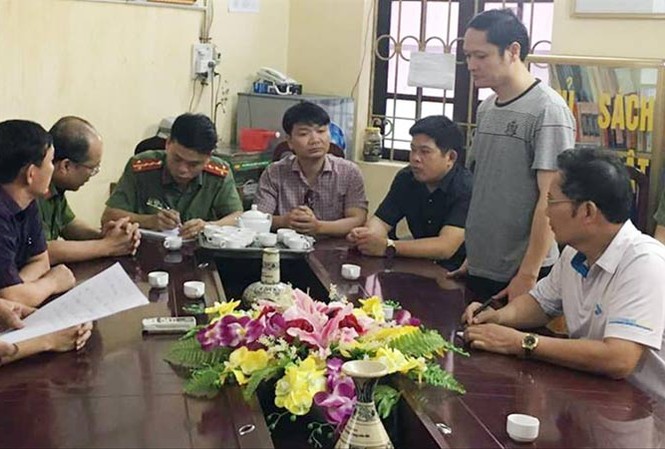Làm rõ sai phạm tày đình khiến Phó phòng Khảo thí Hà Giang bị bắt giam Ông Vũ Trọng Lương (đứng).