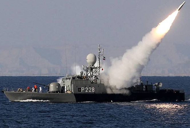 Mỹ-Iran 'lời qua tiếng lại' Hải quân Iran trong một lần tập trận ở eo biển Hormuz. Ảnh: Sputnik.