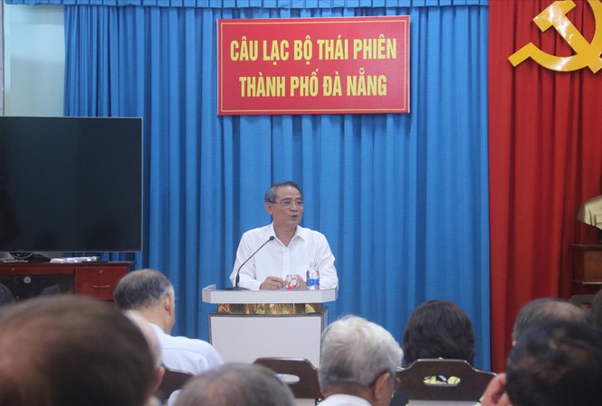 Vụ án Vũ “nhôm”: Xử kín nhưng kết quả phải công khai Ông Trương Quang Nghĩa, Bí thư Thành ủy Ðà Nẵng trao đổi với hội viên CLB Thái Phiên.