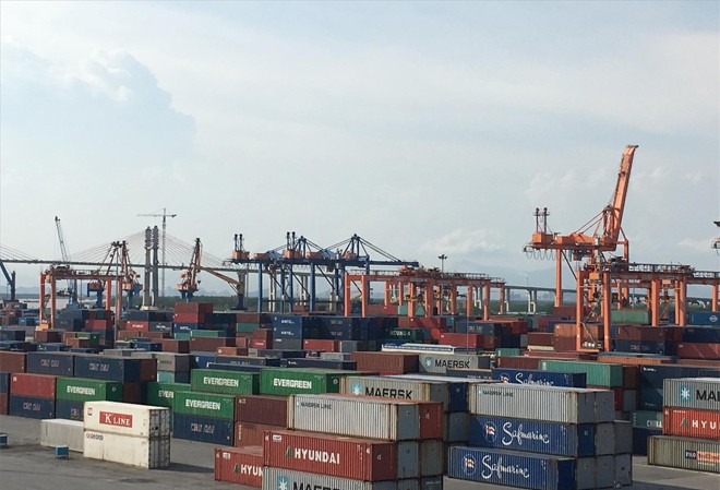 Hàng nghìn container phế liệu tồn đọng: Bùng nhùng việc xử lý Lượng lớn container tồn đọng tại cảng nhưng vẫn chưa được xử lý. Ảnh: Ngô Bình.