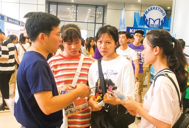 Gần 50% thí sinh điều chỉnh nguyện vọng Thí sinh đã kết thúc 10 ngày điều chỉnh hồ sơ. Ảnh: Nghiêm Huê.