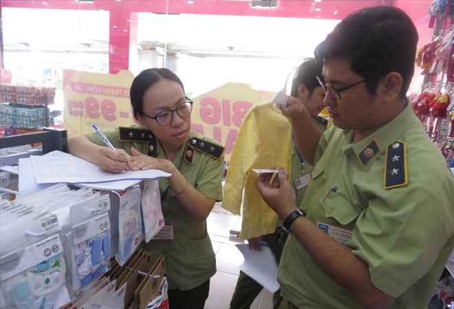 Vụ Con Cưng nghi tráo tem nhãn: 'Sai tới đâu, xử lý tới đó' Cơ quan chức năng kiểm tra hệ thống
Con Cưng tại TPHCM. Ảnh: PV.