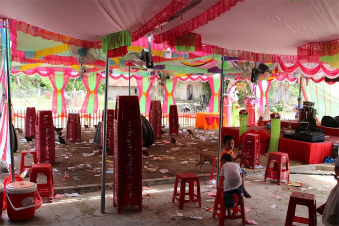 Tang chồng ngay trong ngày cưới Khung cảnh đìu hiu rạp cưới tại nhà cô dâu. Ảnh: P.V.