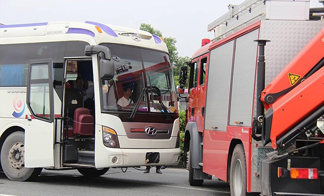 Dựng hiện trường vụ xe cứu hỏa va chạm xe khách Cảnh sát thực nghiệm hiện trường vụ xe cứu hỏa đi ngược chiều trên cao tốc va chạm xe khách.
