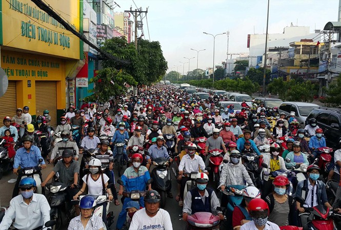TPHCM và Bộ GTVT bàn cách cứu sân bay Tân Sơn Nhất Ðường Trường Sơn dẫn vào sân bay Tân Sơn Nhất thường xuyên xảy ra tình trạng kẹt xe.