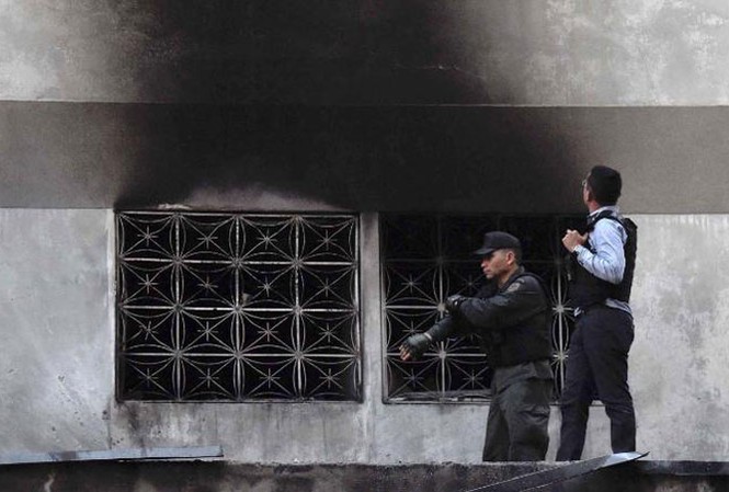 Venezuela bắt 6 nghi can sau vụ 'ám sát tổng thống' Cảnh sát Venezuela đang điều tra vụ việc. Ảnh: CNN.