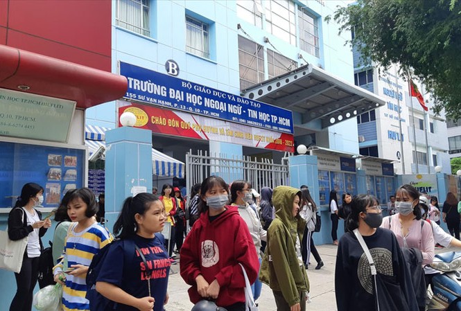 Hiệu trưởng đại học Huflit bị “tố” bằng cấp không hợp lệ? Cổng trường ĐH Huflit.