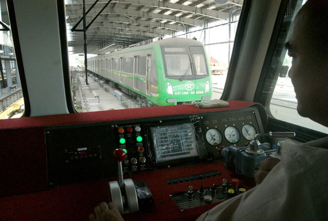 Hà Nội sẽ trợ giá metro Cát Linh - Hà Ðông Giá vé metro Cát Linh - Hà Ðông có thể cao hơn vé xe buýt từ 35-37%. Ảnh: Phạm Thanh.