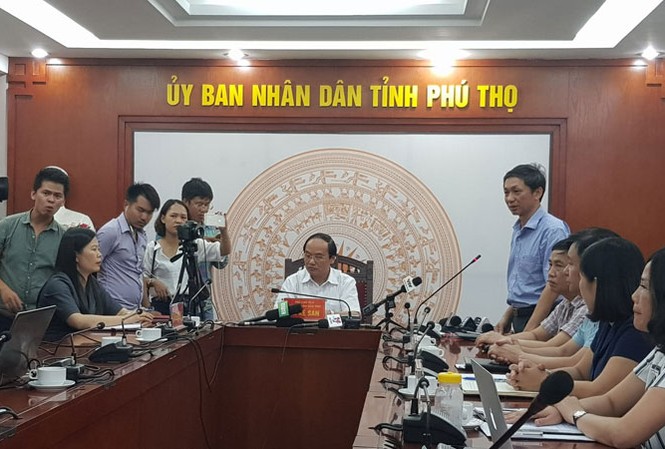 42 người nhiễm HIV nghi do kim tiêm: Phát hiện từ bệnh nhân loét miệng Phó Chủ tịch tỉnh Phú Thọ chủ trì họp báo thông tin vụ việc.