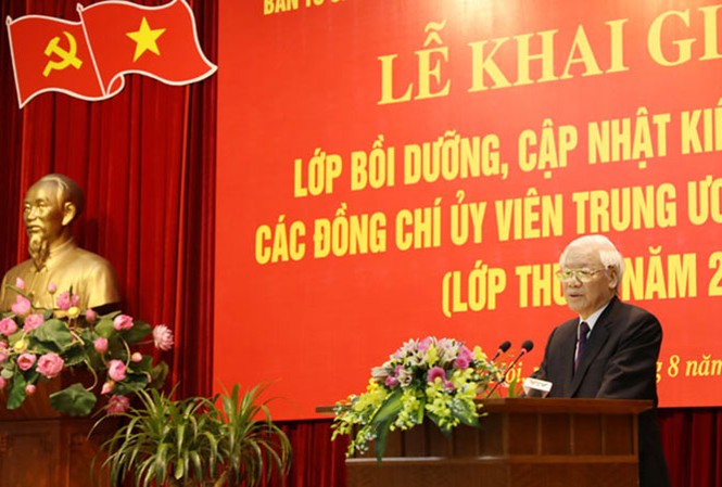 Cần gắn lý luận với thực tiễn và cuộc sống Tổng Bí thư Nguyễn Phú Trọng phát biểu chỉ đạo, khai giảng lớp bồi dưỡng. Ảnh: H.M.