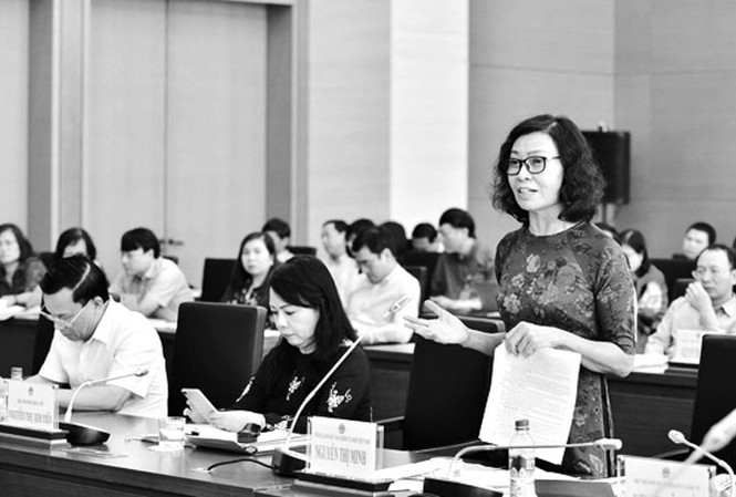 Có thể đăng ký khám chữa bệnh ban đầu tuyến cơ sở ở bất kể đâu Thứ trưởng, Tổng Giám đốc BHXH Việt Nam Nguyễn Thị Minh phát biểu tại phiên giải trình.