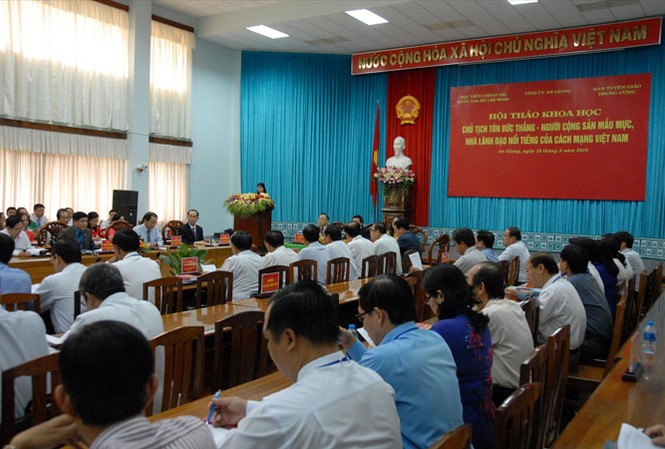 Chủ tịch Tôn Ðức Thắng sống mãi với cách mạng Việt Nam Quang cảnh hội thảo.