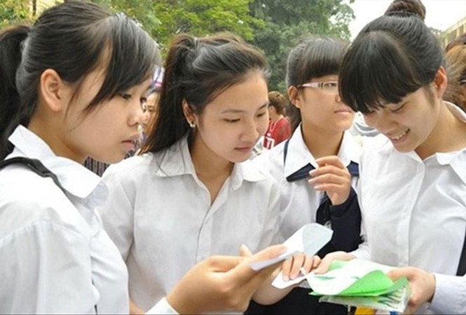 PGS.TS Hoàng Chí Bảo: Nên thi tuyển Ðại học GS. Hoàng Chí Bảo đề nghị trao quyền tự chủ trong tuyển sinh đầu vào cho các trường đại học.