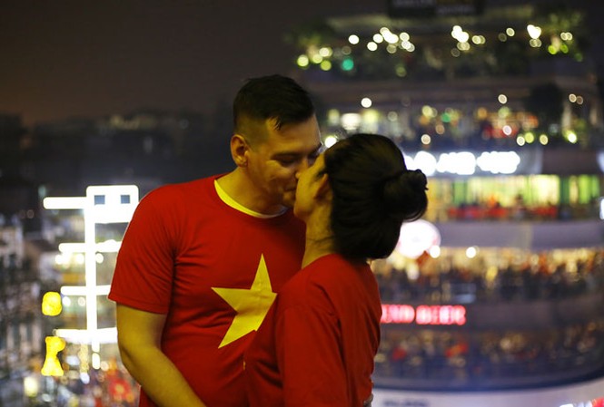 Tình yêu có cần mua bảo hiểm? Bảo hiểm tình yêu đang thu hút sự quan tâm của một số người trẻ. Ảnh: Như Ý.