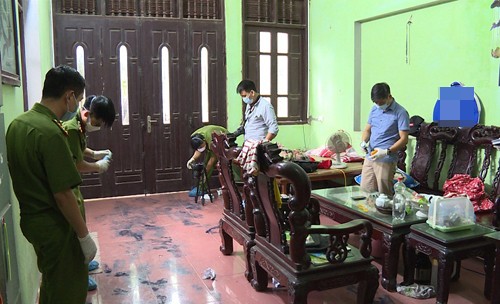 Khởi tố vụ án hai vợ chồng bị sát hại ở Hưng Yên Công an khám nghiệm hiện trường vụ án. Ảnh: Internet