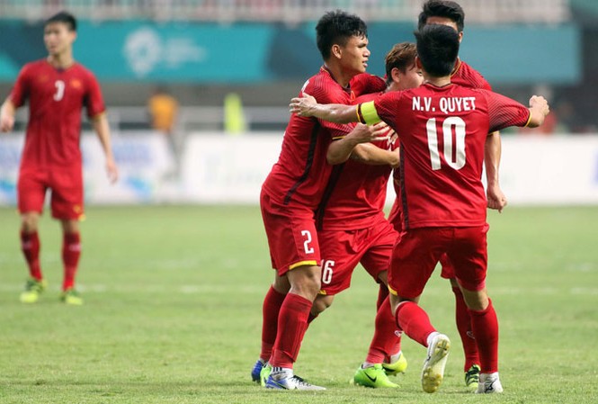 BLV Vũ Quang Huy: 'Tự hào quá Olympic Việt Nam ơi' Các cầu thủ ăn mừng bàn thắng vào lưới Olympic Hàn Quốc. Ảnh: HỮU PHẠM.