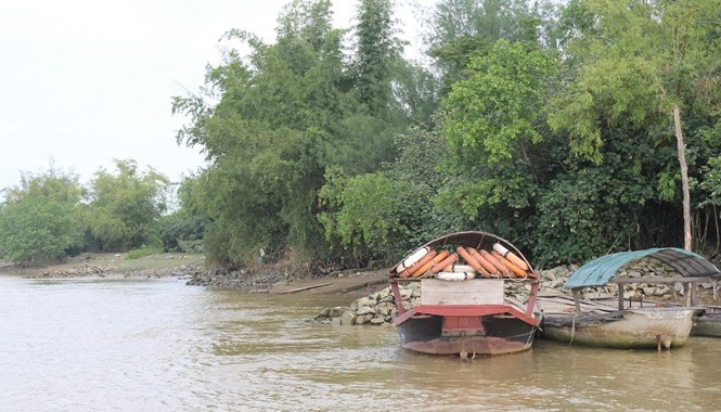 Ốc đảo nhiều năm không đám cưới Bao nhiêu năm rồi, Hồng Lam vẫn thế, dù chỉ cách Vinh có vài trăm mét