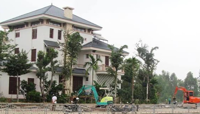 Xử phạt gia đình cựu phó chủ tịch tỉnh lấn chiếm đất Công trình của gia đình ông Bình lấn chiếm đất công
