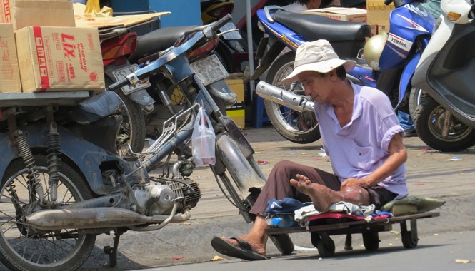 Tình thương đặt đúng chỗ Người đàn ông xin ăn ở Chợ Lớn