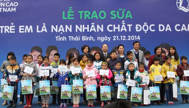 Chung tay xoa dịu nỗi đau da cam cho trẻ em Thái Bình Bà Nguyễn Thị Kim Ngân - Ủy viên Bộ chính trị, Phó Chủ tịch Quốc hội, ông Nguyễn Hạnh Phúc - Ủy viên Ban chấp hành T.Ư Đảng - Chủ nhiệm Văn phòng Quốc hội, bà Phạm Thị Hải Chuyền - Ủy viên BCH T.Ư Đảng, Bộ trưởng Bộ Lao động - Thương binh và Xã hội, đại d