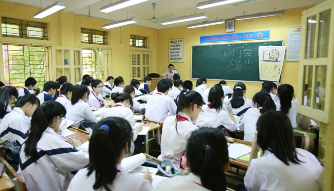 Hình thành 6 phẩm chất, 9 năng lực cho học sinh Học sinh trường THCS Đống Đa - Hà Nội trong một tiết học Vật lý. Ảnh: Như Ý