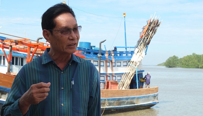 Mất tàu không biết kêu ai Ông Nguyễn Văn Du (Kiên Giang) mong mỏi đội tàu cá của mình sớm được bảo hiểm. Ảnh: Đức Huy