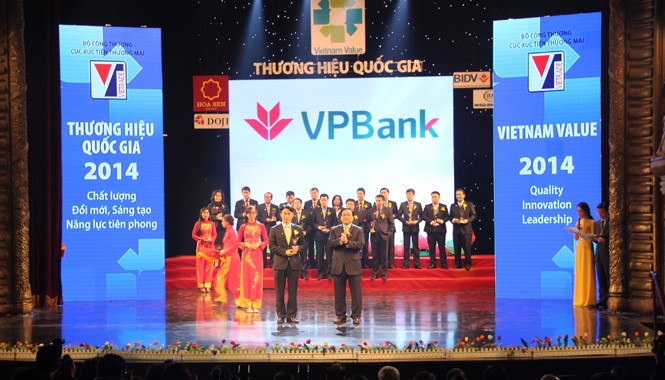 VPBank lần thứ 2 liên tiếp đạt Thương hiệu Quốc Gia Ngân hàng VPBank lần thứ 2 liên tiếp nhận giải thưởng Thương hiệu Quốc gia