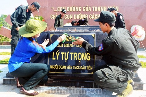 20 công trình thanh niên tiêu biểu Phần mộ đồng chí Lý Tự Trọng. Ảnh: báo hà tĩnh