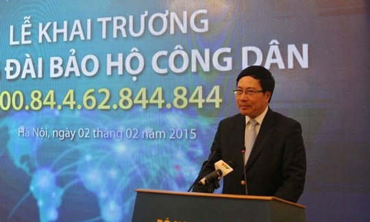 Khai trương tổng đài bảo hộ người Việt ở nước ngoài Phó Thủ tướng, Bộ trưởng Ngoại giao Phạm Bình Minh tại lễ khai trương tổng đài. Ảnh: Người lao động