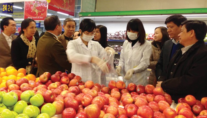 Sẽ công khai vi phạm để người tiêu dùng tẩy chay Đoàn thanh tra kiểm tra các mặt hàng tại siêu thị Metro Thăng Long, Hà Nội