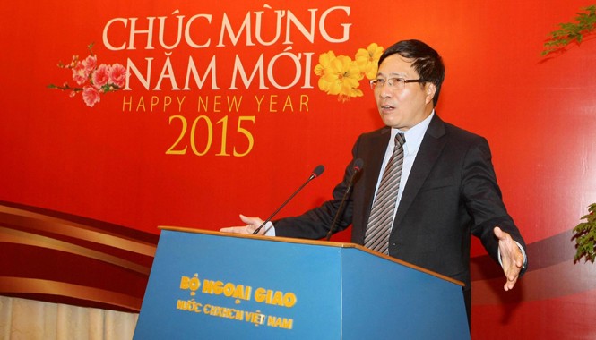 Đối ngoại hóa giải thách thức Phó Thủ tướng, Bộ trưởng Ngoại giao Phạm Bình Minh phát biểu trong cuộc gặp gỡ báo chí ngày 5/2. Ảnh: Phạm Kiên