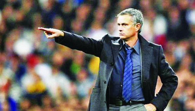 Mourinho tiếp tục “đá xoáy” Manchester City Jose Mourinho tiếp tục gây hấn với kình địch Man City
