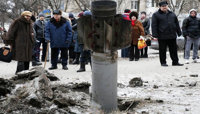Chiến sự ác liệt trước đàm phán hòa bình cho Ukraine Đuôi tên lửa sót lại sau đợt tấn công tại thành phố Kramatorsk. Ảnh: Getty Images