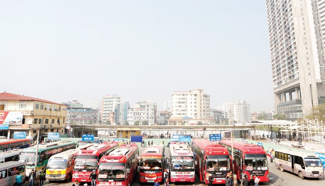 Bến xe Hà Nội - “Năm cửa ô đón chào”! Bến xe Mỹ Đình sau khi được mở rộng đã tạo diện mạo mới cho hoạt động bến xe tại Thủ đô. Ảnh: Hồng Vĩnh