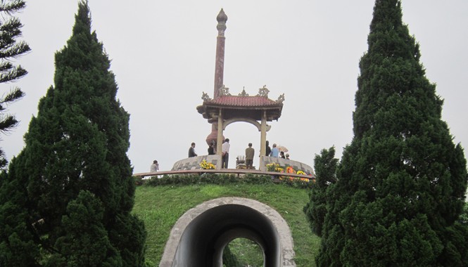 Vẫn mãi xanh cỏ non Thành Cổ Tượng đài Thành Cổ