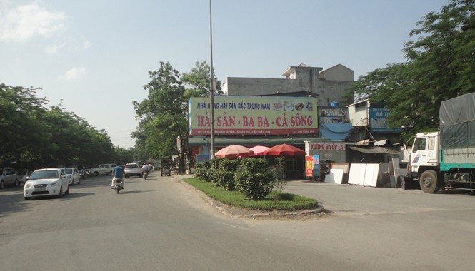 Nút cổ chai tại đường Nguyễn Văn Huyên Nút cổ chai tại đường Nguyễn Văn Huyên