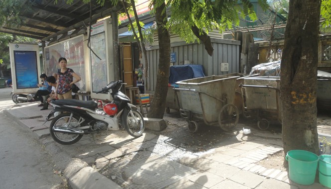 Xe rác sát nhà chờ xe buýt Xe rác sát nhà chờ xe buýt