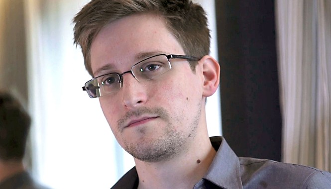 Bà Hillary khuyên 'kẻ lộ mật' Snowden không nên về Mỹ Edward Snowden mong sớm được về Mỹ, dù có phải ngồi tù.