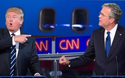 Hai ứng viên tổng thống Mỹ luận chiến Tỷ phú Donald Trump và đối thủ Jeb Bush